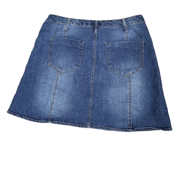 Mossimo Supply Co Size 12 A-Line Medium Wash Button Jean Skirt - Picture 2 of 3